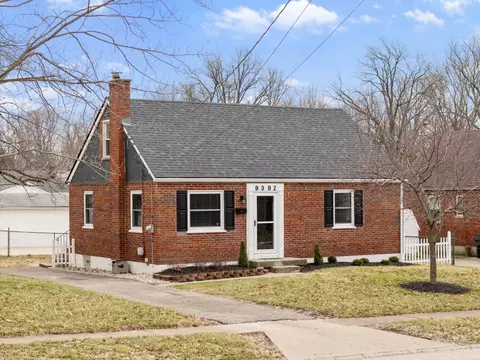 9382 Raven Ln, Blue Ash, OH 45242