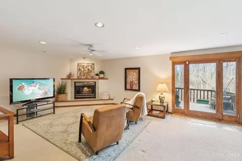 Living - 894 Surrey Rdg, Cincinnati, OH 45245 photo 5 of 5