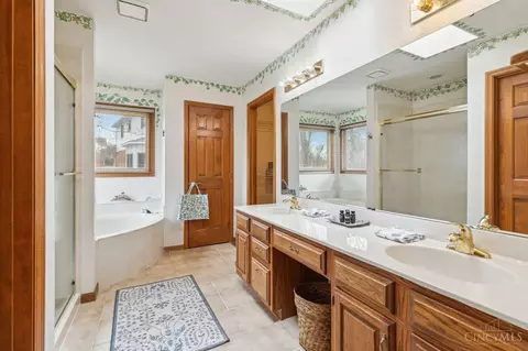 Bath - 894 Surrey Rdg, Cincinnati, OH 45245 photo 1 of 4