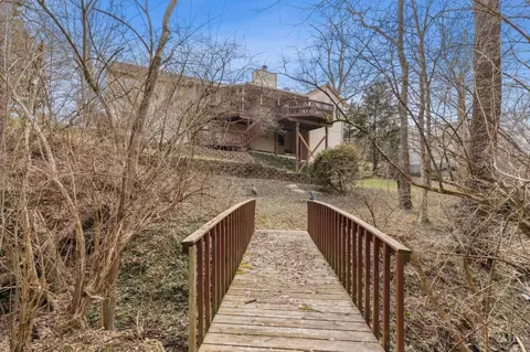 Exterior - 894 Surrey Rdg, Cincinnati, OH 45245 photo 6 of 7