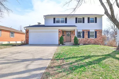 9488 Fallson Ct, Blue Ash, OH 45242