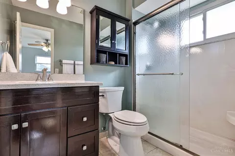 Bath - 9488 Fallson Ct, Blue Ash, OH 45242 photo 2 of 4