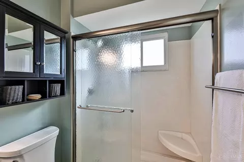 Bath - 9488 Fallson Ct, Blue Ash, OH 45242 photo 3 of 4