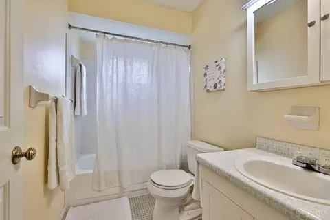 Bath - 9488 Fallson Ct, Blue Ash, OH 45242 photo 4 of 4