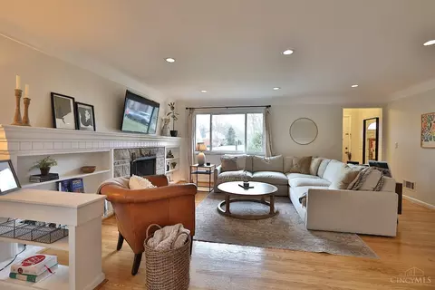 Living - 3695 Gardner Ave, Cincinnati, OH 45236 photo 5 of 6