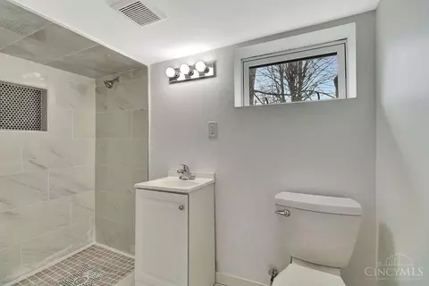 Bath - 1446 St Clair Ave, Mount Healthy, OH 45231 photo 2 of 2