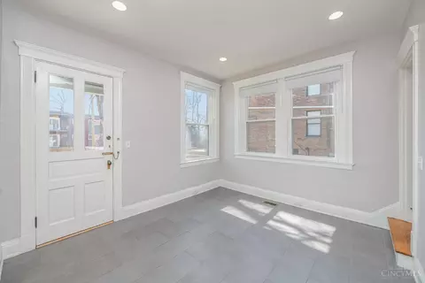 Entry Way - 917 Rogers Pl, Cincinnati, OH 45206 photo 5 of 6