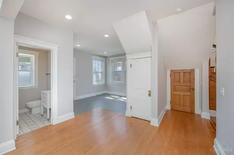 Entry Way - 917 Rogers Pl, Cincinnati, OH 45206 photo 3 of 6