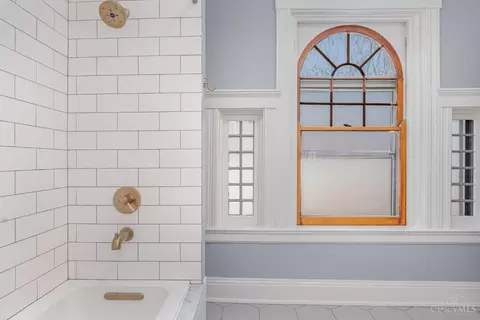 Bath - 917 Rogers Pl, Cincinnati, OH 45206 photo 4 of 5
