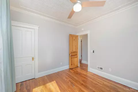 Bedroom - 917 Rogers Pl, Cincinnati, OH 45206 photo 3 of 5
