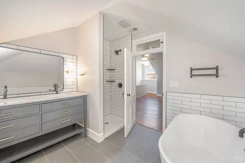 Bath - 917 Rogers Pl, Cincinnati, OH 45206 photo 5 of 5