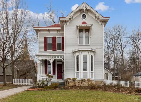 895 Greenville Ave, Glendale, OH 45246