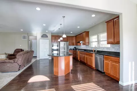 824 Hocking Meadow Cir, Monroe, OH 45050 photo 9