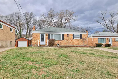 829 Woodyhill Dr, Cincinnati, OH 45238