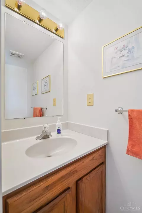 Undisclosed, Cincinnati, OH 45255 photo 30