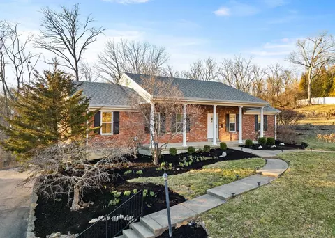 1007 Grandin Ridge Dr, Cincinnati, OH 45208