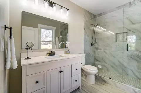Bath - 1500 Compton Rd, Mount Healthy, OH 45231 photo 2 of 11