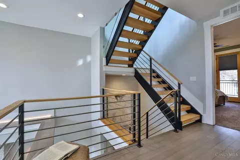 Entry Way - 1335 Pendleton St, Cincinnati, OH 45202 photo 5 of 5