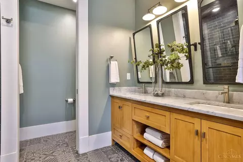 Bath - 1335 Pendleton St, Cincinnati, OH 45202 photo 1 of 8