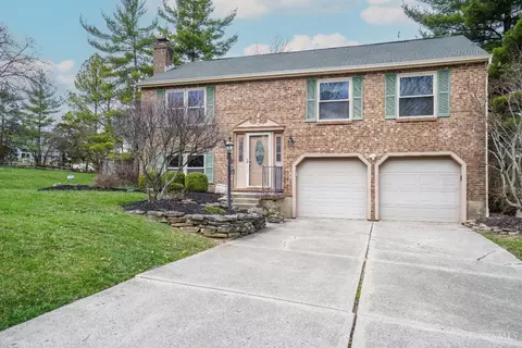 5521 Bluepine Dr, Cincinnati, OH 45247