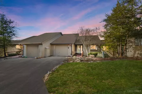 16 Hickory View Ln, Milford, OH 45150