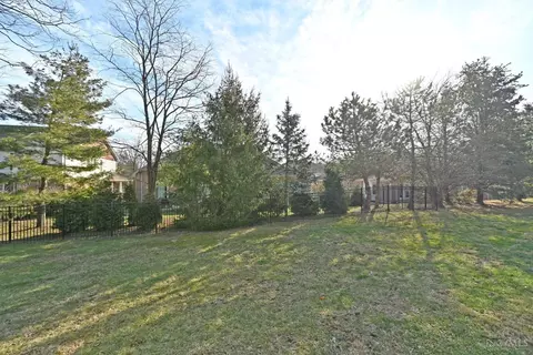 Exterior - 7288 Galbraith Rd, Cincinnati, OH 45243 photo 6 of 6