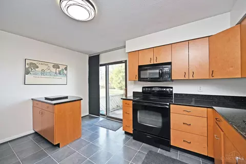 Kitchen - 7288 Galbraith Rd, Cincinnati, OH 45243 photo 2 of 2