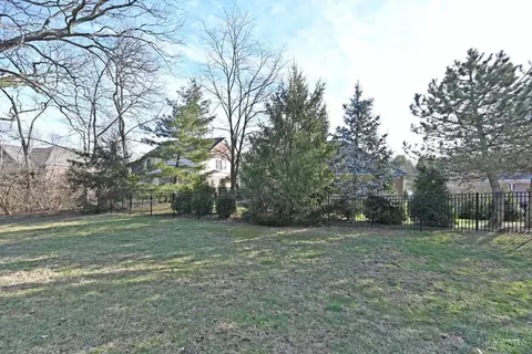 Exterior - 7288 Galbraith Rd, Cincinnati, OH 45243 photo 5 of 6