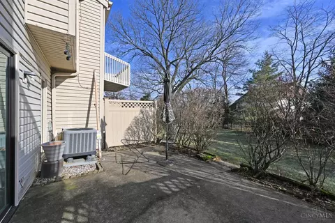 Exterior - 7288 Galbraith Rd, Cincinnati, OH 45243 photo 4 of 6