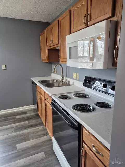 Kitchen - 10524 West Rd, Harrison, OH 45030 photo 2 of 3