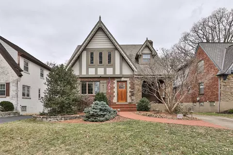 3870 Drakewood Dr, Cincinnati, OH 45209