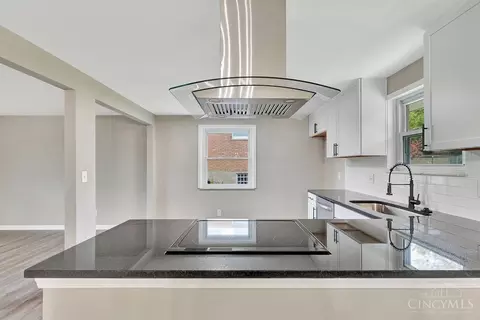 Kitchen - 5610 Nickview Dr, Cincinnati, OH 45247 photo 2 of 2