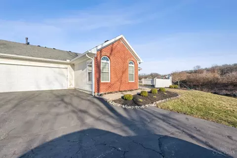 8428 Woodreed Dr, West Chester, OH 45069