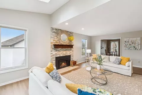 Living - 8140 Leeshore Dr, Maineville, OH 45039 photo 2 of 5