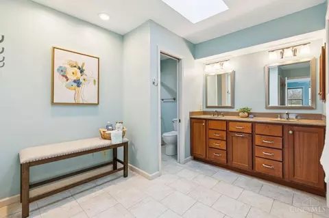 Bath - 8140 Leeshore Dr, Maineville, OH 45039 photo 1 of 3