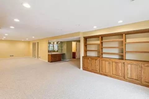 Living - 8140 Leeshore Dr, Maineville, OH 45039 photo 5 of 5