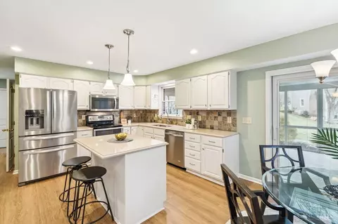 Kitchen - 8140 Leeshore Dr, Maineville, OH 45039 photo 2 of 4