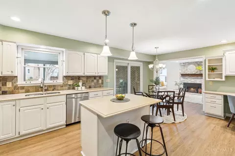 Kitchen - 8140 Leeshore Dr, Maineville, OH 45039 photo 4 of 4