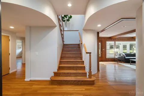 Entry Way - 7550 Cayuga Dr, Cincinnati, OH 45243 photo 3 of 5