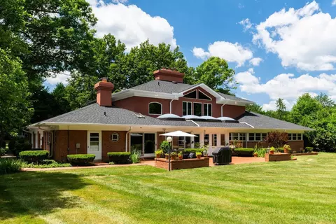 Exterior - 7550 Cayuga Dr, Cincinnati, OH 45243 photo 5 of 13