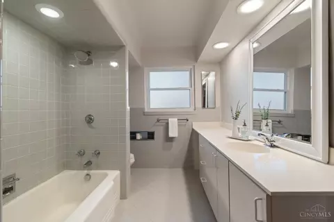 Bath - 7550 Cayuga Dr, Cincinnati, OH 45243 photo 2 of 6