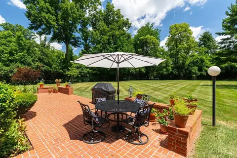 Exterior - 7550 Cayuga Dr, Cincinnati, OH 45243 photo 7 of 13