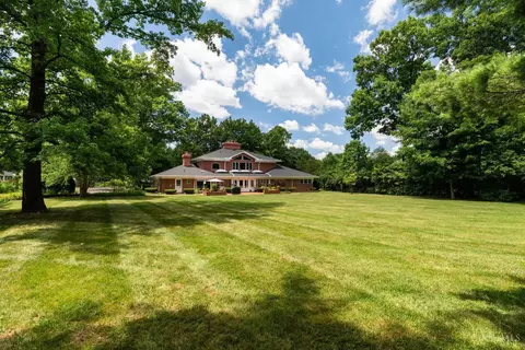 Exterior - 7550 Cayuga Dr, Cincinnati, OH 45243 photo 9 of 13