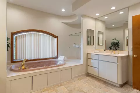 Bath - 7550 Cayuga Dr, Cincinnati, OH 45243 photo 5 of 6