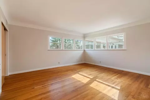 Bedroom - 7550 Cayuga Dr, Cincinnati, OH 45243 photo 5 of 6