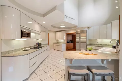 Kitchen - 7550 Cayuga Dr, Cincinnati, OH 45243 photo 5 of 6