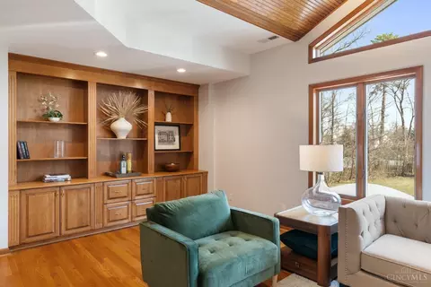 Living - 7550 Cayuga Dr, Cincinnati, OH 45243 photo 9 of 9