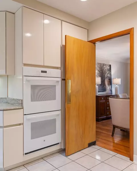 Kitchen - 7550 Cayuga Dr, Cincinnati, OH 45243 photo 6 of 6