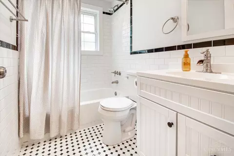 Bath - 10080 Zig Zag Rd, Montgomery, OH 45242 photo 2 of 4