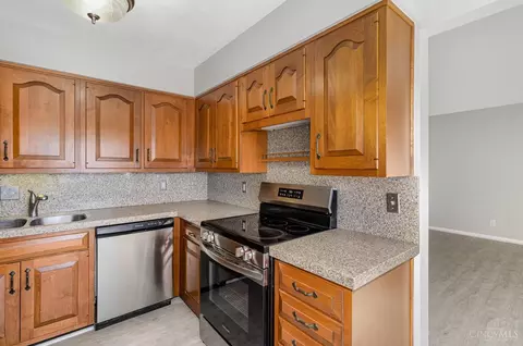 2747 Cyclorama Dr, Cincinnati, OH 45211 photo 17